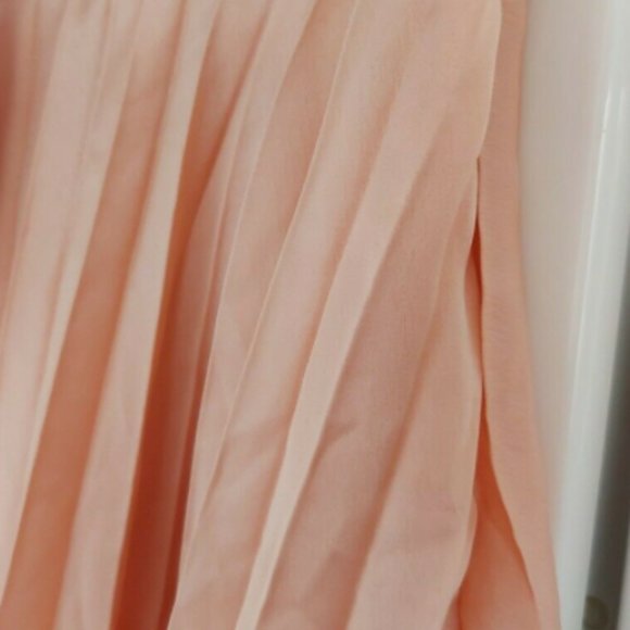 Own The Look rose pleated skirt
